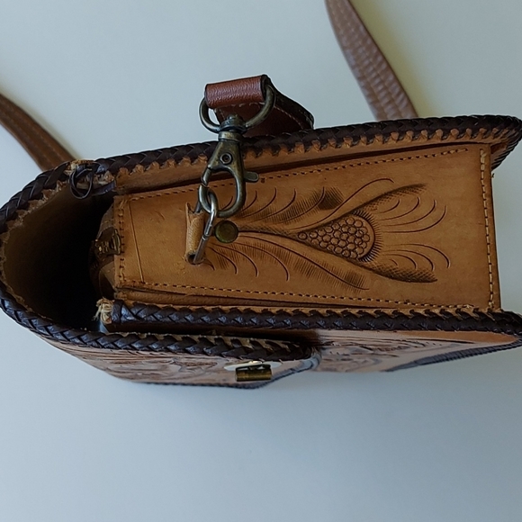 Leather Shouder Bag - Picture 4 of 10